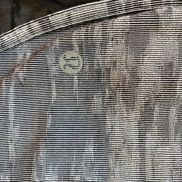 Lululemon Cropped Leggings 3/4 - Picture 3 of 3